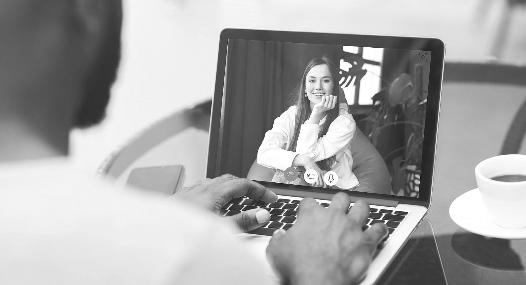 Person in Reflexion über Lebensziele