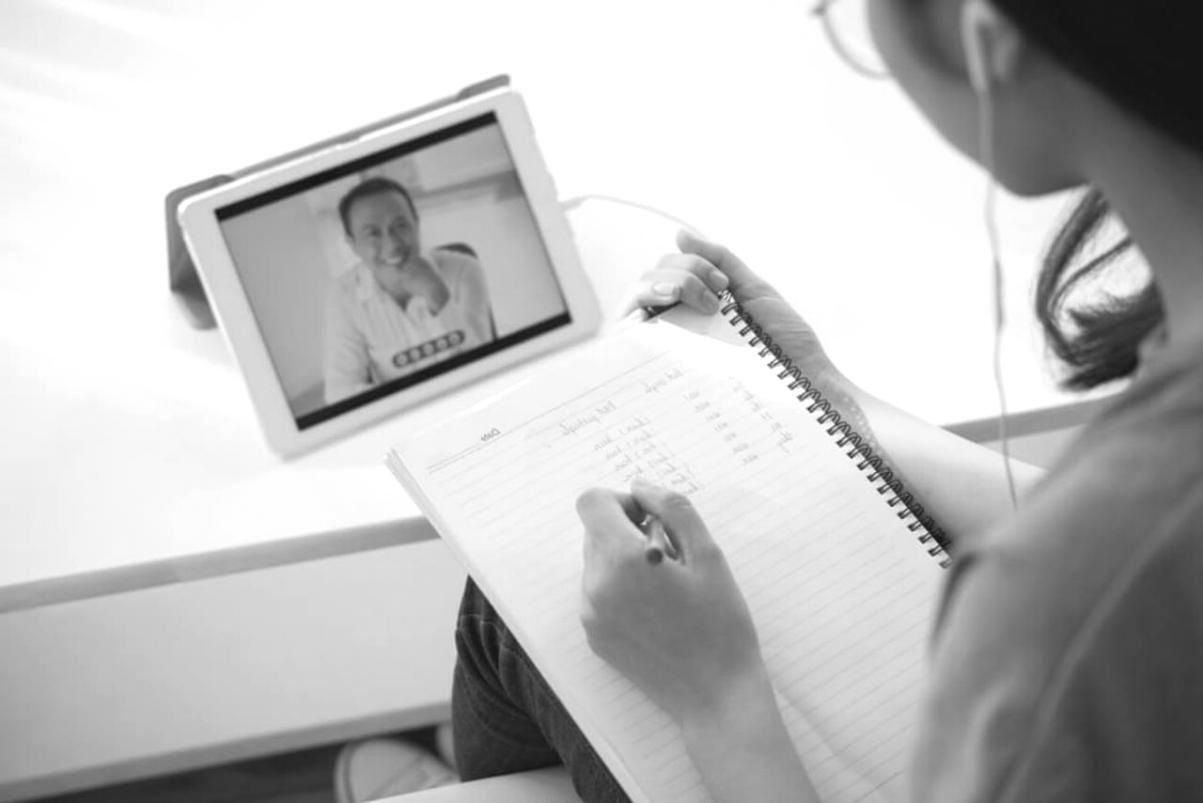 Wegweiser symbolisiert Lebensrichtung