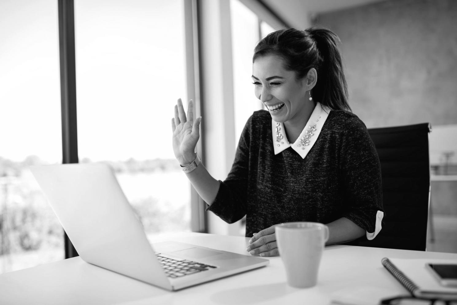 Menschen in einem Workshop zur Selbstfindung arbeiten gemeinsam an ihrer Lebensmission